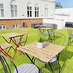 Aday - City Central Mansion - 1 Bedroom Apartment With Garden